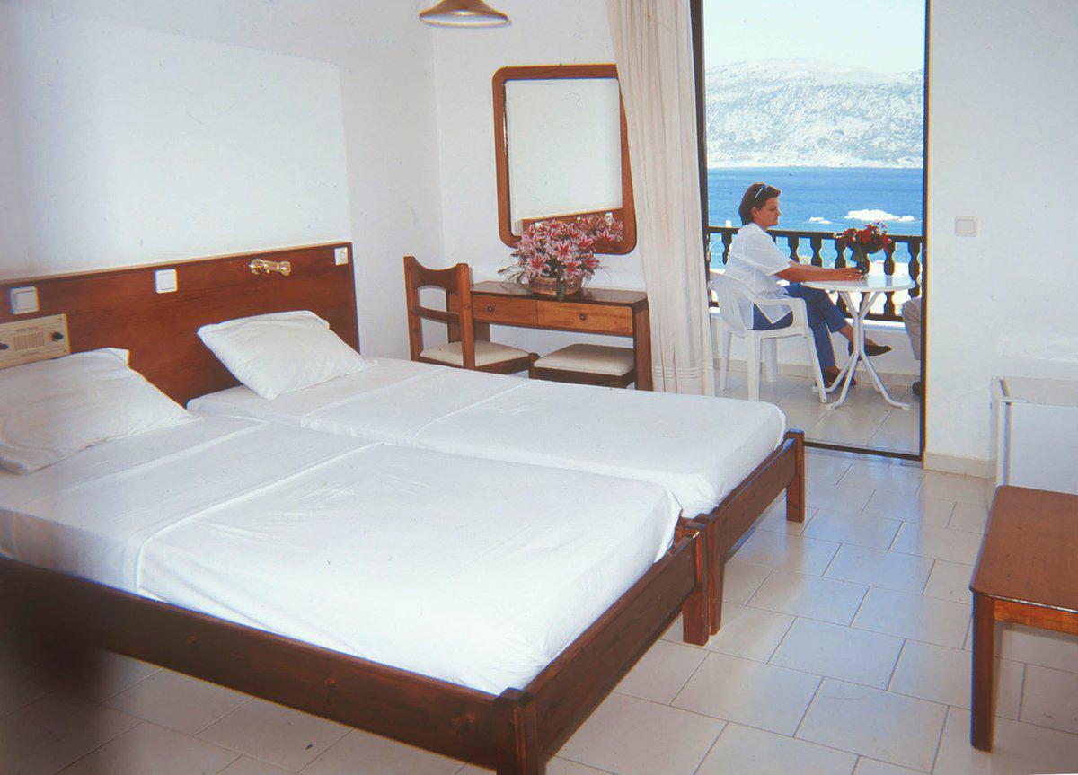 Iolkos Hotel Karpathos Ngoại thất bức ảnh